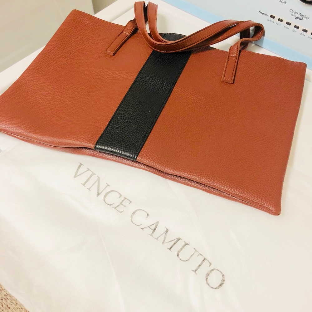 Vince Camuto Tote! 👜